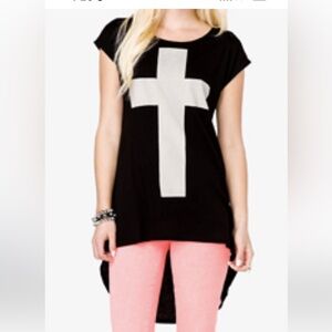 Forever 21 black high-low t-shirt featuring a gray cross graphic.
SIZE SMALL Y2K